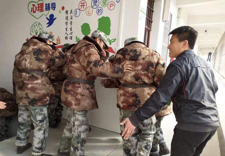 启德特训学校消防逃生演练(图6) 有组织有秩序高效进行消防逃生演练