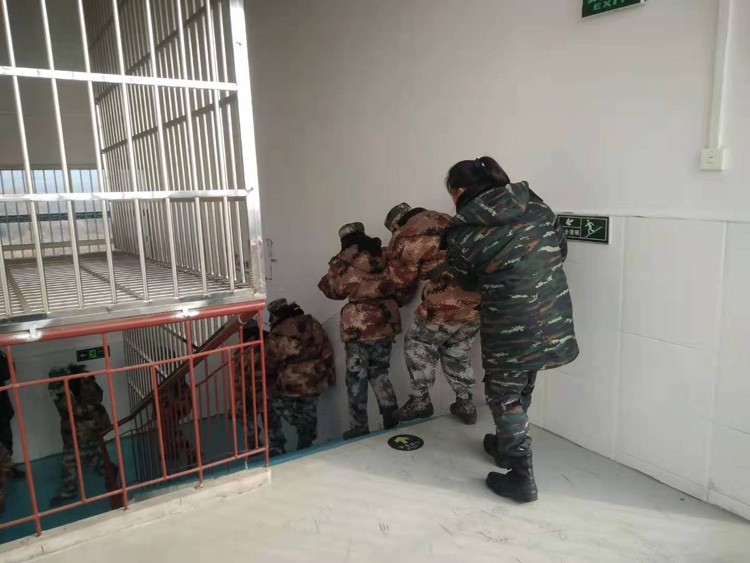 启德特训学校消防逃生演练(图10) 启德特训学校消防逃生演练