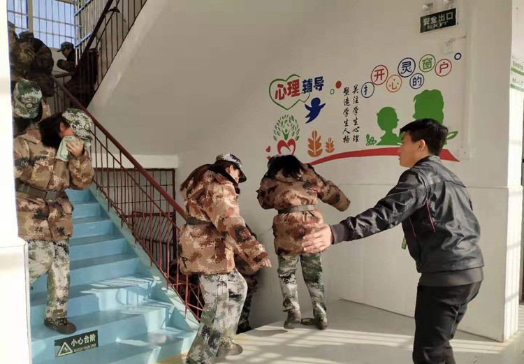 启德特训学校消防逃生演练(图11) 启德特训学校消防逃生演练